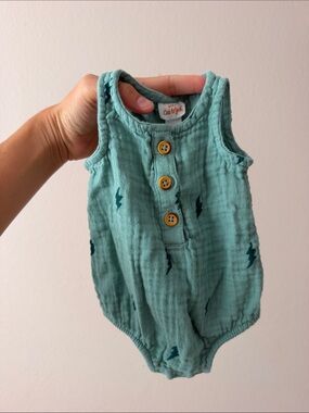 Newborn Muslin Sleevless Onsie